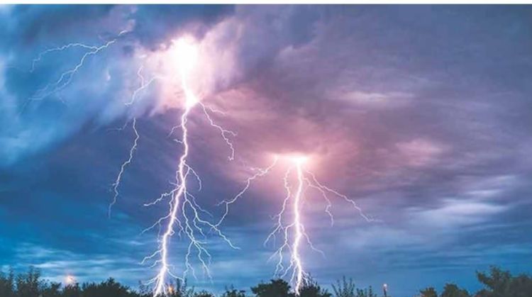 चट्याङ लागेर ११ जनाको ज्यान गयो