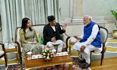 प्रधानमन्त्री दाहाल र भारतका प्रधानमन्त्री मोदीबीच भेटवार्ता