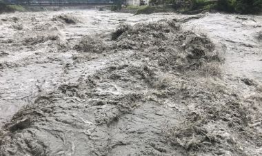 देशका अधिकांश क्षेत्रमा लगातार वर्षा, विभिन्न स्थानमा बाढीपहिरो, यी राजमार्ग अवरुद्ध