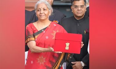 सात पटक बजेट प्रस्तुत गर्दै भारतकी अर्थमन्त्री सीतारमण, बनाए नयाँ किर्तिमान