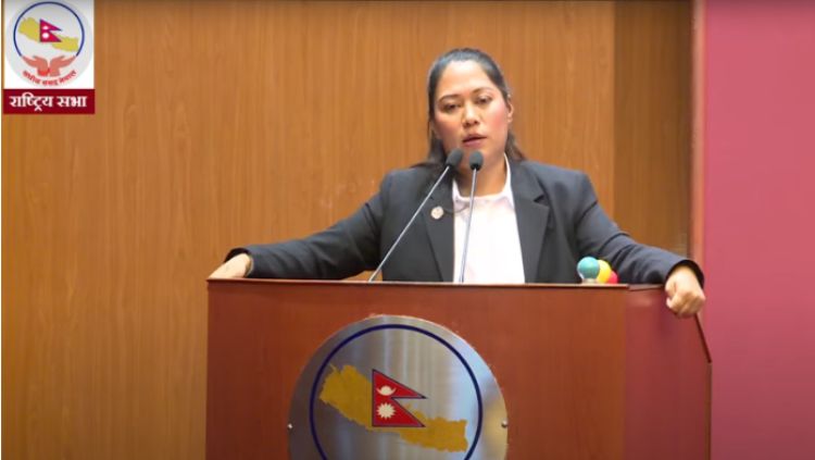 ‘शिक्षकलाई राजनीतिक दलको आवद्धता त्याग्नुस भन्दा कसरी तर्साएको हुन्छ ?–शिक्षामन्त्री श्रेष्ठ