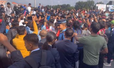 पलेशाको विमानस्थलमा भव्य स्वागत, नगर परिक्रमा गराइँदै