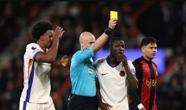 इंग्लिस प्रिमियर लिग, पहेलो कार्डको किर्तिमान बनेको खेलमा चेल्सी विजयी