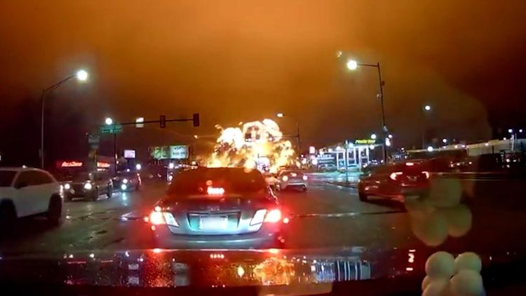 अमेरिकाको व्यस्त सहरमा एयर एम्बुलेन्स दुर्घटना, यात्रुहरु जीवित पाउन मुस्किल