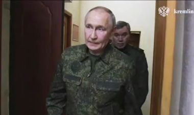 सेनाको पोशाकमा युद्धग्रस्त कुर्स्क क्षेत्रमा पुगे रुसी राष्ट्रपति पुटिन