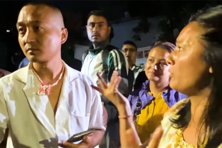 सुशीला कार्कीको राजीनामा माग्दै सुदन गुरुङको समूहद्वारा बालुवाटारमा नाराबाजी