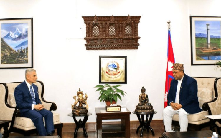 परराष्ट्रमन्त्री खनाल र अमेरिकी सहायक विदेशमन्त्री कपुरबिच भेटवार्ता