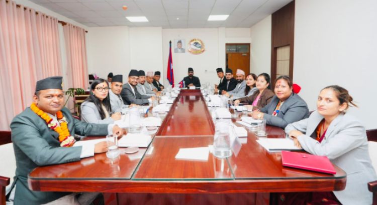 गृहमन्त्रीलाई बर्खास्त गर्न माग भइरहेका बेला मन्त्रिपरिषद् बैठक बोलाइयो